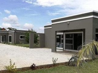 3-bedroom-flat-for-rent-in-waterfalls