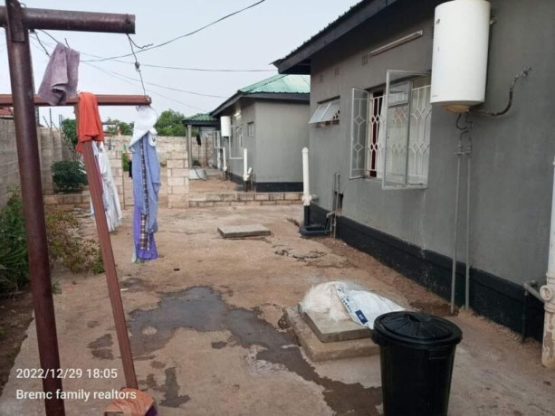 3-bedroom-flat-for-rent-in-chalala-big-2