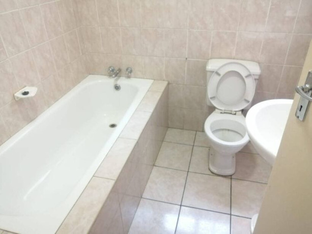 2-bedroom-flat-for-rent-in-olympia-big-3