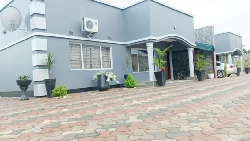 spacious-3-bedroom-flat-for-rent-in-chalala-big-0