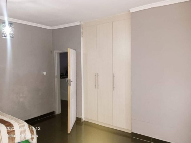 spacious-3-bedroom-flat-for-rent-in-chalala-big-8