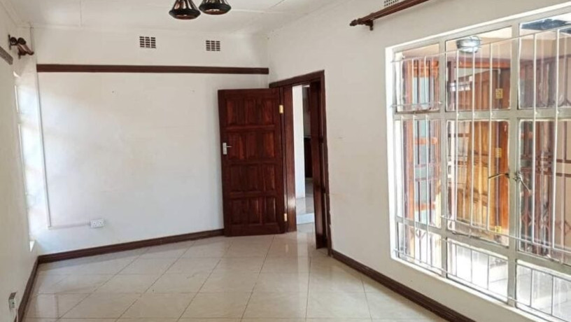 3-bedroom-flat-for-rent-in-chalala-big-4