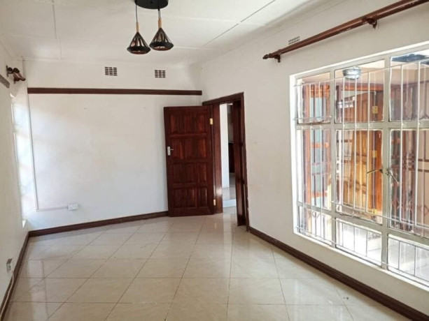 3-bedroom-flat-for-rent-in-chalala-big-4