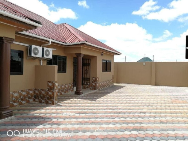 neat-and-beautiful-3-2-bedroom-flats-for-rent-in-lilayi-big-8