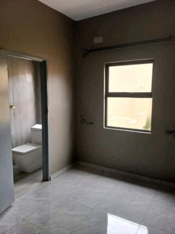 3-bedroom-flat-for-rent-in-kabulonga-big-2