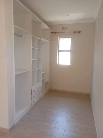 3-bedroom-house-for-rent-in-roma-park-big-4
