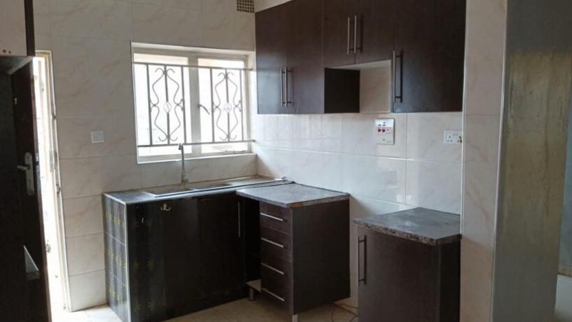 3-bedroom-flat-for-rent-in-chalala-big-9