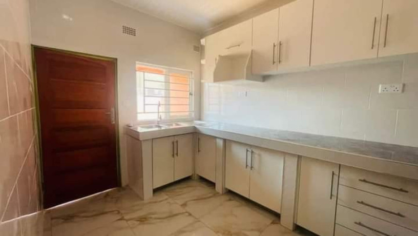 2-bedroom-flat-for-rent-in-ibex-hill-big-3