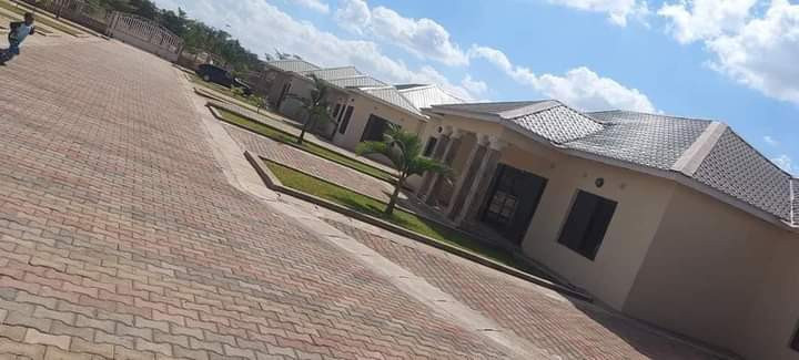 2-bedroom-flat-for-rent-in-makeni-big-3