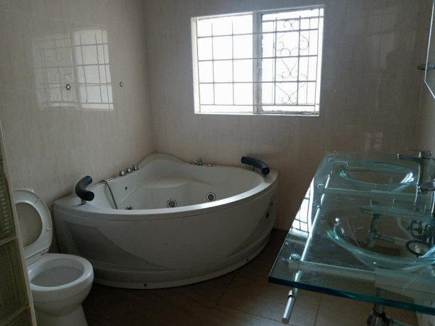 4-bedroom-standalone-house-for-rent-in-roma-big-5