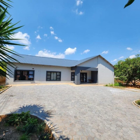 5-bedroom-house-for-rent-in-avondale-big-0