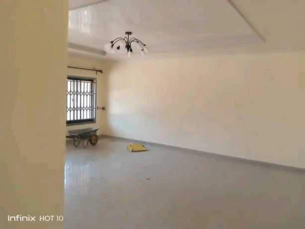 3-bedroom-flat-for-rent-in-chalala-big-2