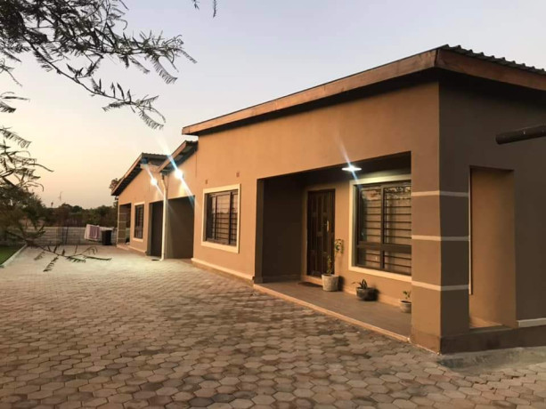 3-bedroom-flat-for-rent-in-ibex-hill-big-5