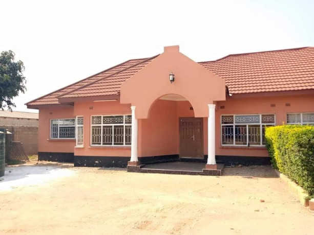 3-bedroom-flat-for-rent-in-chalala-big-6