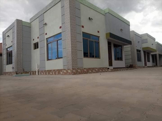 neat-and-beautiful-3-bedroom-flat-for-rent-in-lilayi-big-1