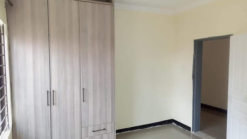 2-bedroom-flat-for-rent-in-chalala-big-4