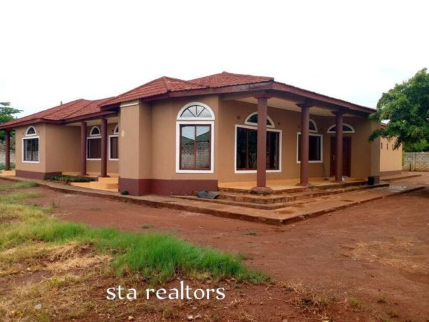 4-bedroom-standalone-house-rent-in-lilayi-big-1