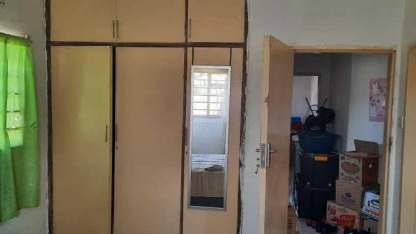 spacious-2-bedroom-flat-for-rent-in-avondale-big-1