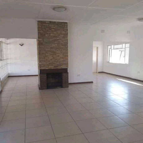 spacious-4-bedroom-house-for-rent-in-sunningdale-big-2