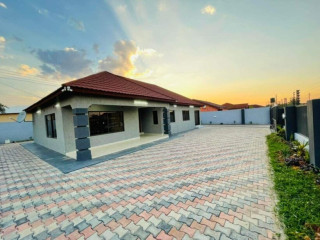 3 Bedroom House For Rent in Ibex Hill