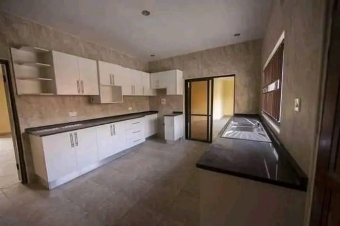 3-bedroom-flat-for-rent-in-makeni-big-8