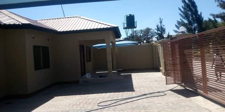 3-bedroom-flat-for-rent-in-chilanga-big-8