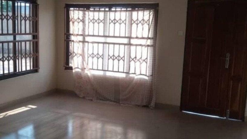 3-bedroom-flat-for-rent-in-chalala-big-5