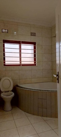 3-bedroom-flat-for-rent-in-meanwood-ibex-big-2