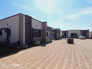 3&2 Bedroom Flats For Rent In Meanwood Kwamwena