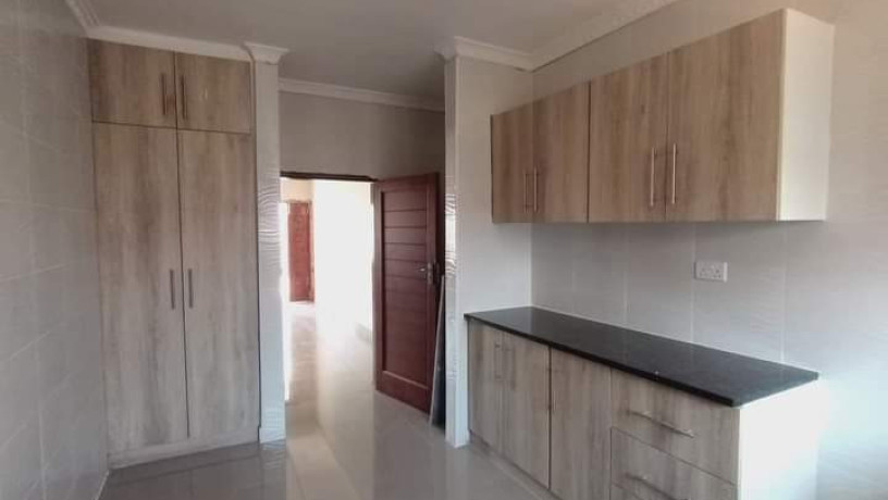 32-bedroom-flats-for-rent-in-meanwood-kwamwena-big-3