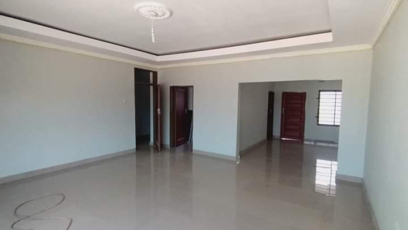 32-bedroom-flats-for-rent-in-meanwood-kwamwena-big-9