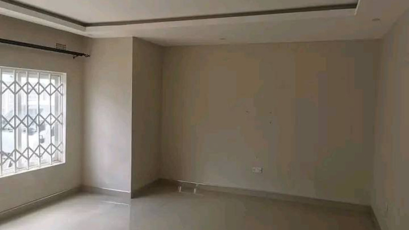 2-bedroom-flat-for-rent-in-chalala-big-3