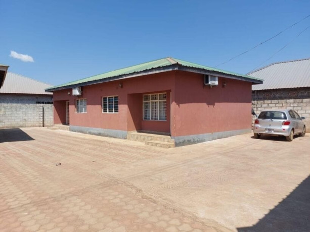 2-bedroom-flat-for-rent-in-chalala-big-3