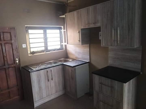 2-bedroom-flat-for-rent-in-chalala-big-4