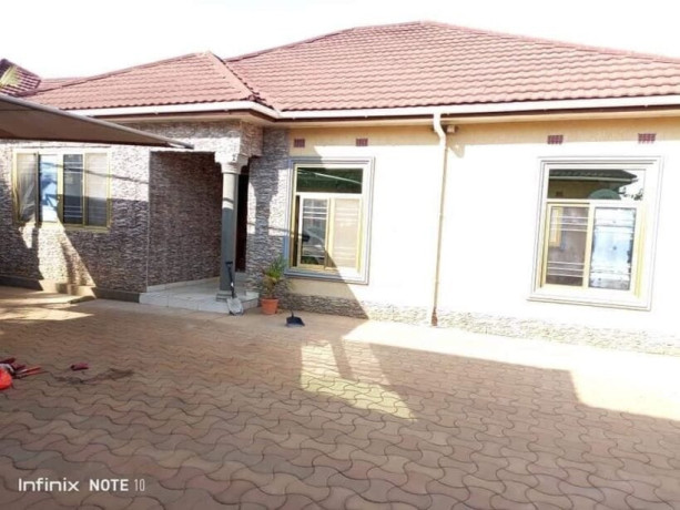 3-bedroom-flat-for-rent-in-chalala-big-0