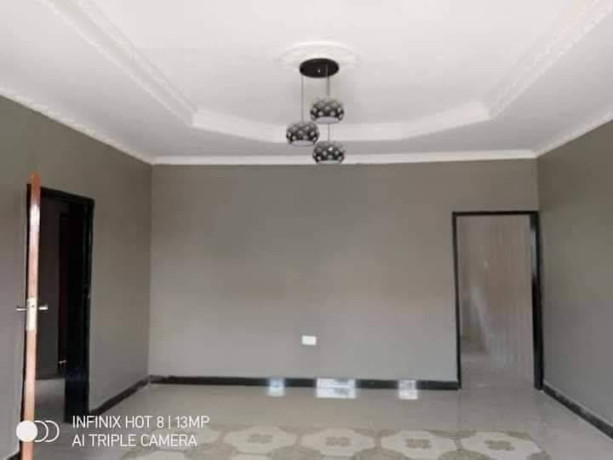 3-bedroom-flat-for-rent-in-chalala-big-4