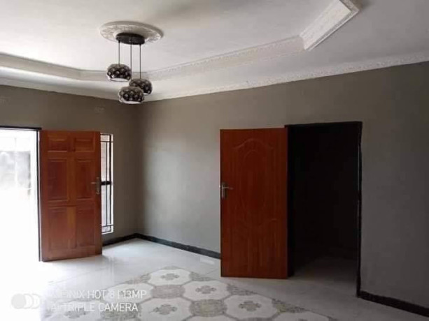 3-bedroom-flat-for-rent-in-chalala-big-7