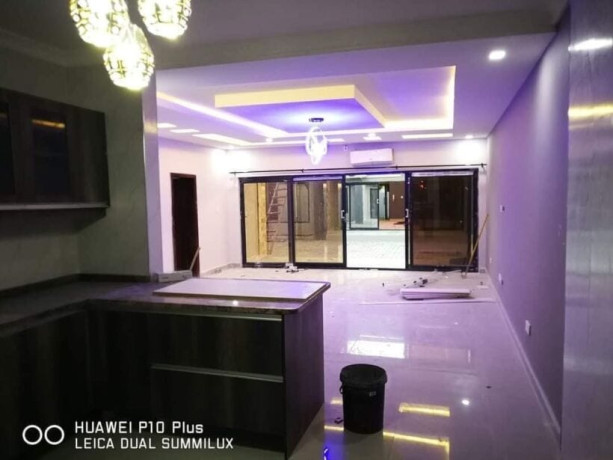 neat-and-spacious-2-bedroom-flat-for-rent-in-meanwood-ibex-big-2
