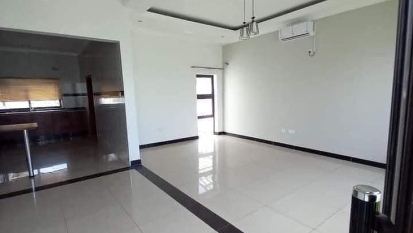 2-bedroom-flat-for-rent-in-chalala-big-3