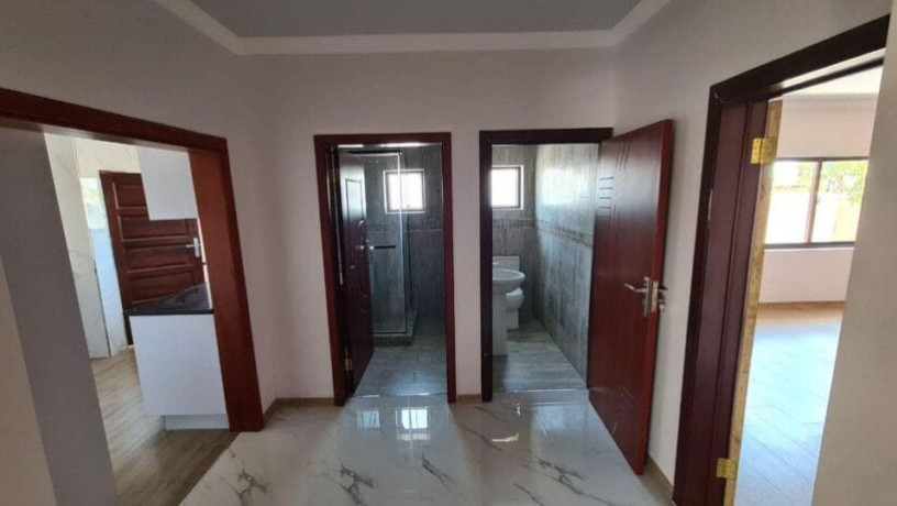 3-bedroom-flat-for-rent-in-silverest-big-5