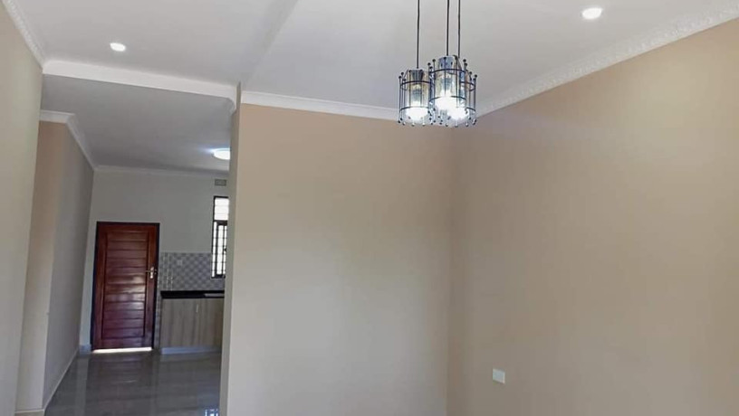 2-bedroom-flat-for-rent-in-chalala-big-4