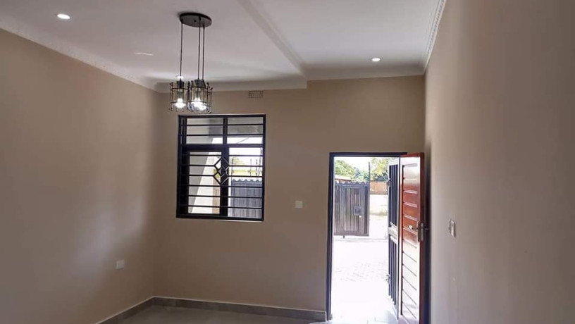 2-bedroom-flat-for-rent-in-chalala-big-6