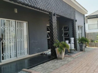 3 Bedroom Flat For Rent in Ibex Hill