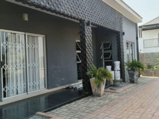 3-bedroom-flat-for-rent-in-ibex-hill