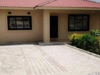 3 Bedroom Flat For Rent In Ibex Hill