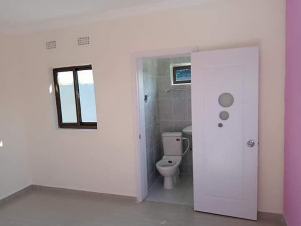 3-bedroom-flat-for-rent-in-chalala-big-6
