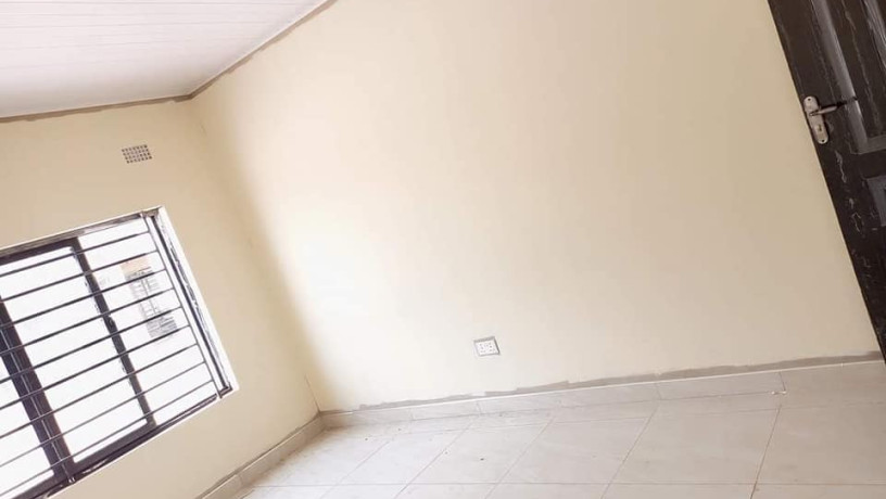 2-bedroom-flat-for-rent-in-chalala-big-4