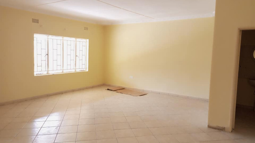 3-bedroom-flat-for-rent-in-chalala-big-7