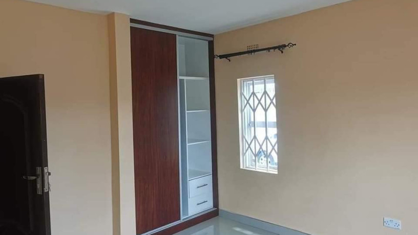 2-bedroom-flat-for-rent-in-chalala-big-4