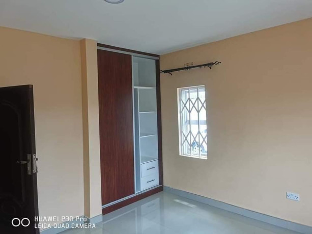 2-bedroom-flat-for-rent-in-chalala-big-4